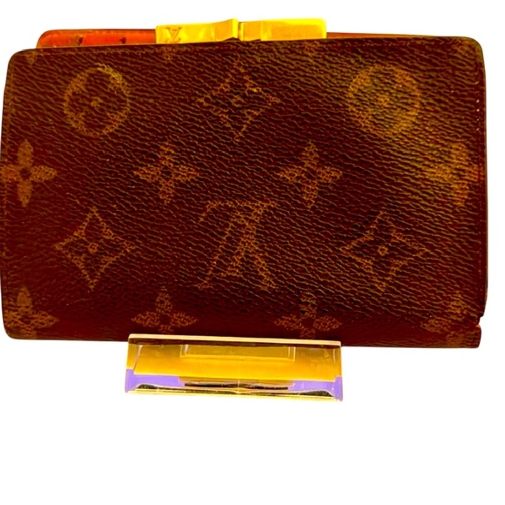 LOUIS VUITTON COMPACT WALLET AUTHENTIC IN EXCELLENT CONDITION.